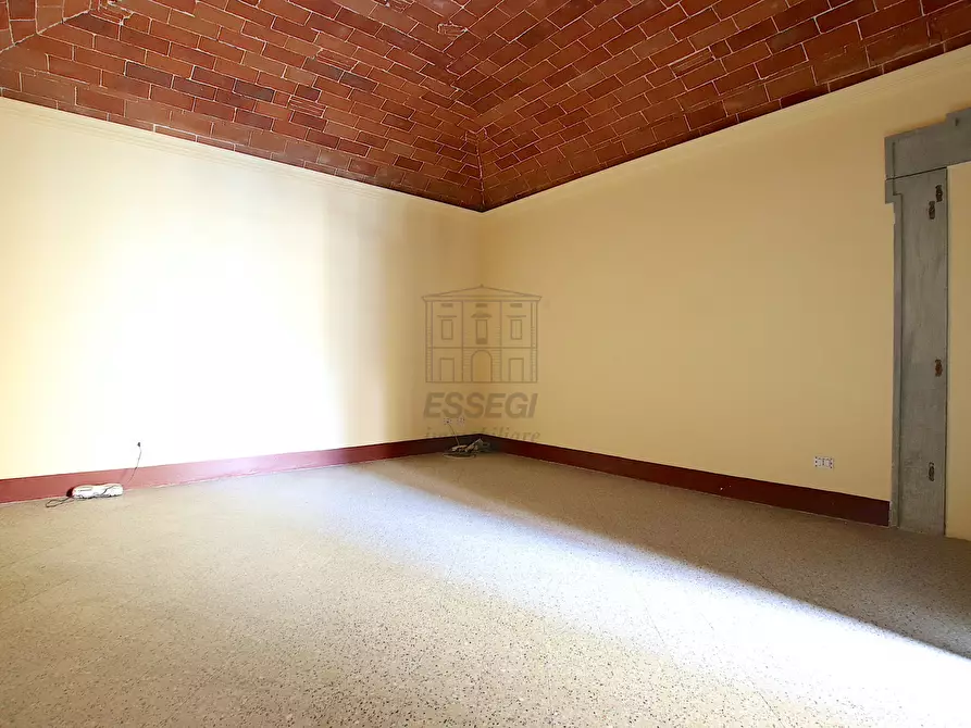 Immagine 10 di Locale commerciale in vendita  in Via Mordini a Lucca