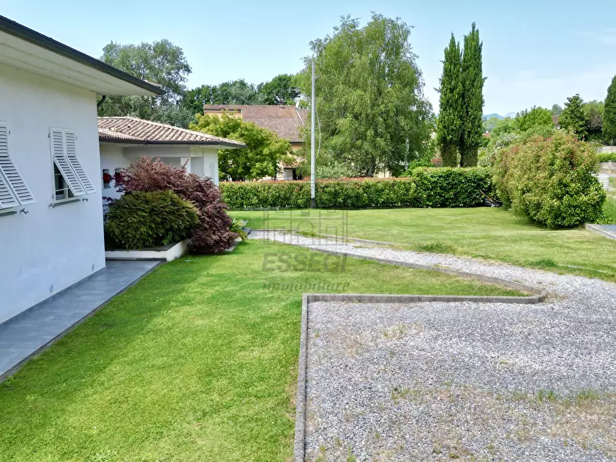 Immagine 4 di Villa in vendita  in Viale Prete a Capannori