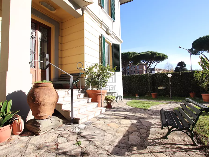 Immagine 36 di Villa in vendita  in via barsanti e matteucci a Lucca