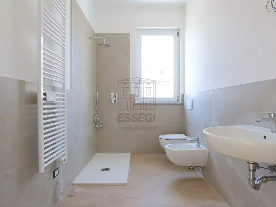 Immagine 10 di Appartamento in vendita  in Via delle Rose 141 a Lucca