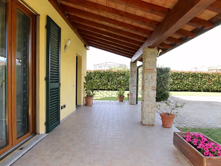 Immagine 4 di Villa in vendita  in Via Lombarda Lammari 293 a Capannori