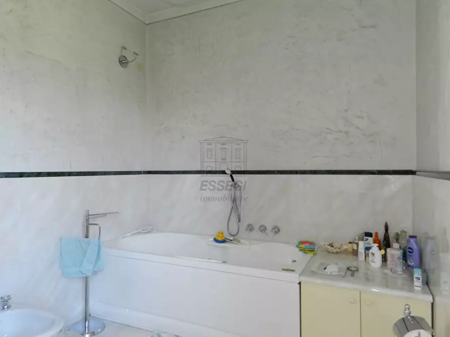 Immagine 42 di Villa in vendita  in Traversa II Via Vecchia Pesciatina 84 a Lucca