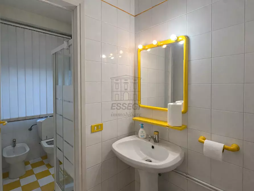 Immagine 5 di Ufficio in vendita  a Lucca