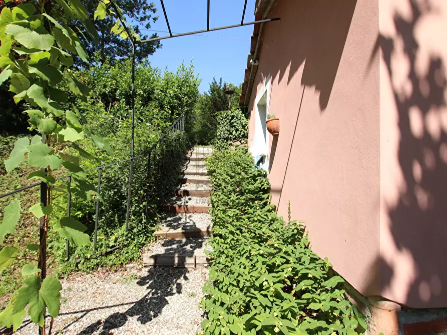 Immagine 37 di Rustico / casale in vendita  in Via della Chiesa di Gragnano a Lucca