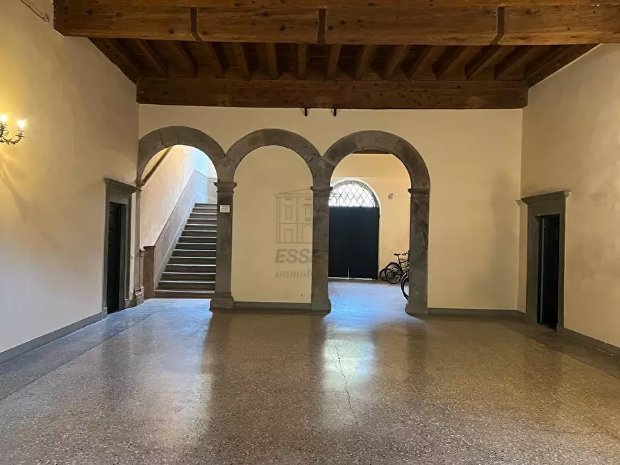 Immagine 2 di Appartamento in vendita  in Piazza della Colonna Mozza a Lucca