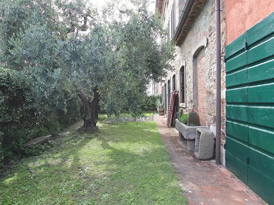 Immagine 44 di Villa in vendita  in Via Romana 914 a Lucca