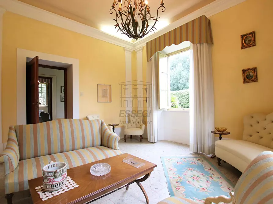 Immagine 12 di Villa in vendita  in via di montecatino a Lucca