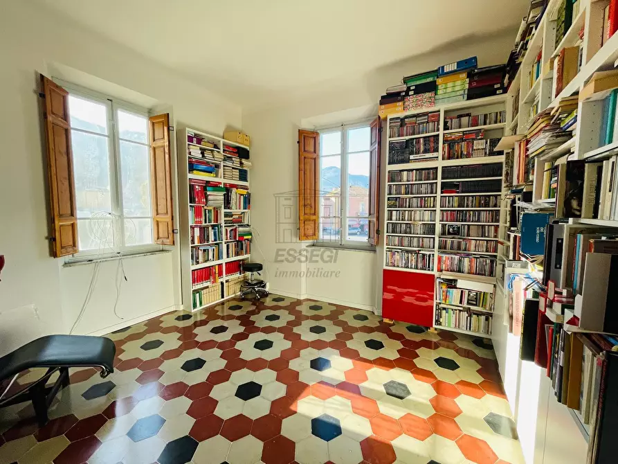 Immagine 14 di Villa in vendita  a Capannori