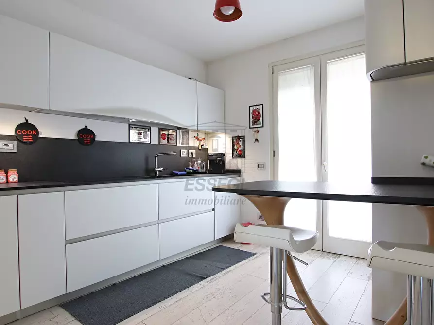 Immagine 5 di Appartamento in vendita  in Viale Luigi Cadorna 182 a Lucca