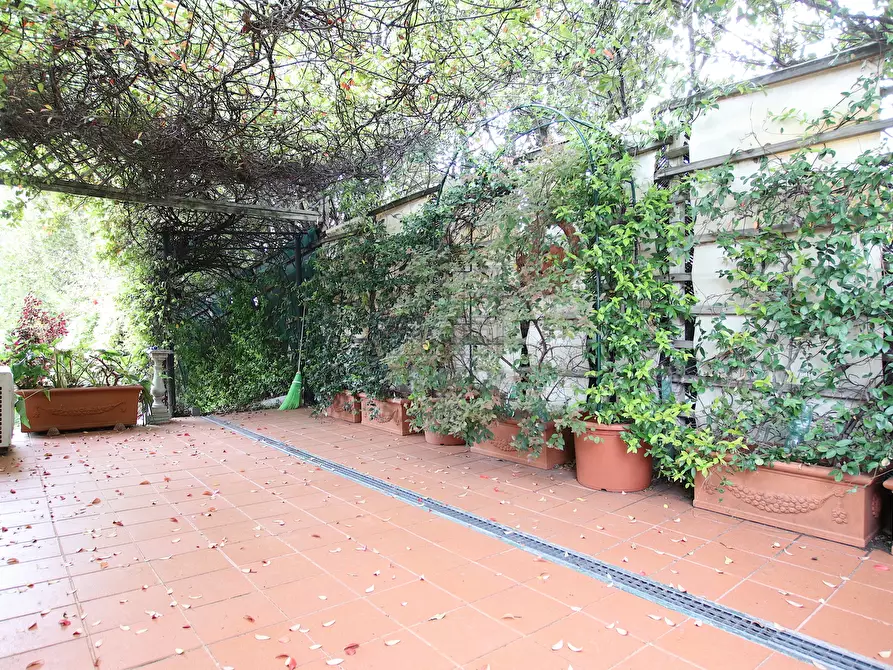 Immagine 27 di Villa in vendita  in Via dei Berti a Lucca
