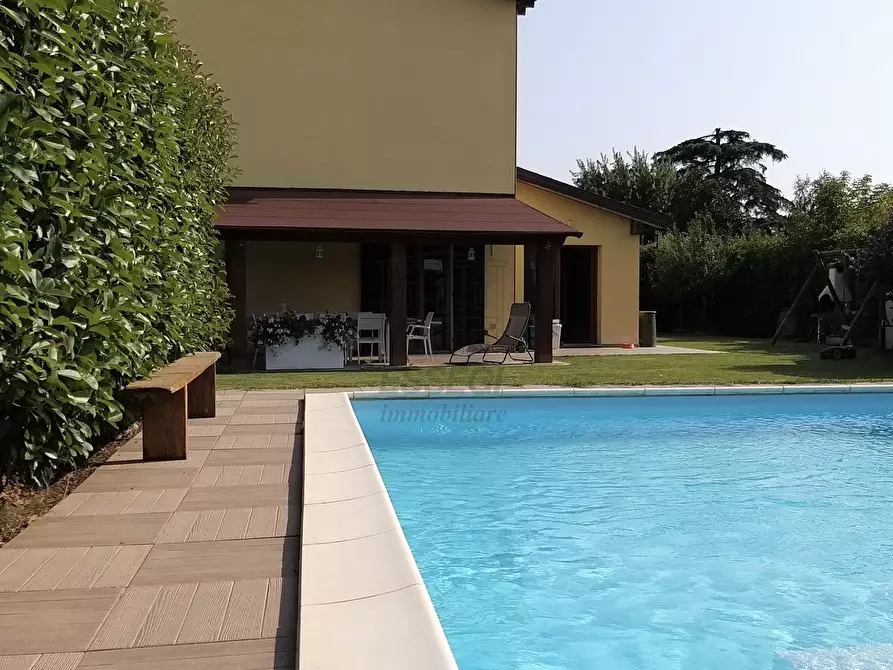 Immagine 2 di Villa in vendita  in Via Lombarda Lammari 293 a Capannori