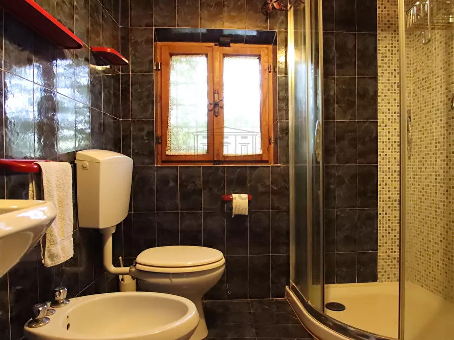 Immagine 15 di Rustico / casale in vendita  in Via per Chiatri 734 a Lucca