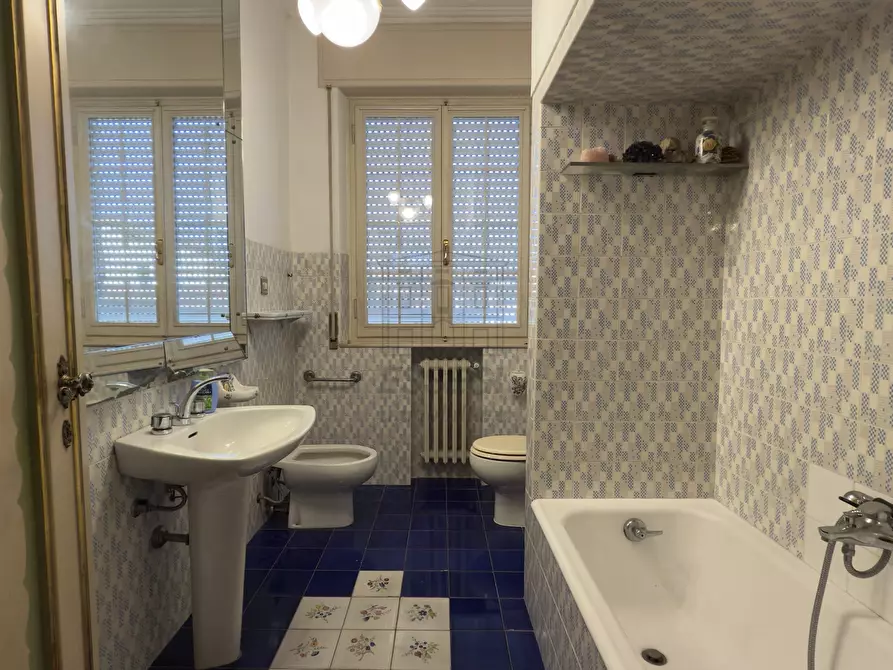 Immagine 13 di Villa in vendita  in Via Teresa Bandettini a Lucca