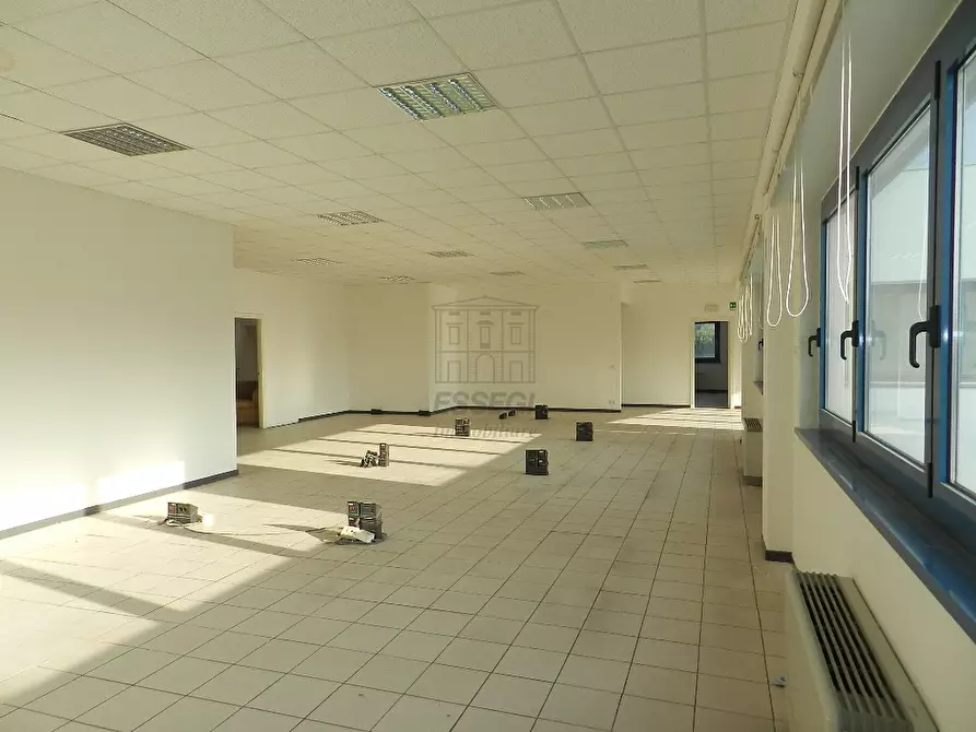 Immagine 12 di Ufficio in affitto  in Via C. Angeloni a Lucca