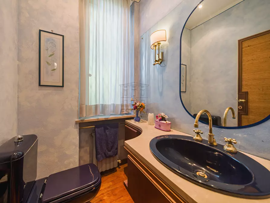 Immagine 29 di Villa in vendita  in Via Castruccio Buonamici a Lucca
