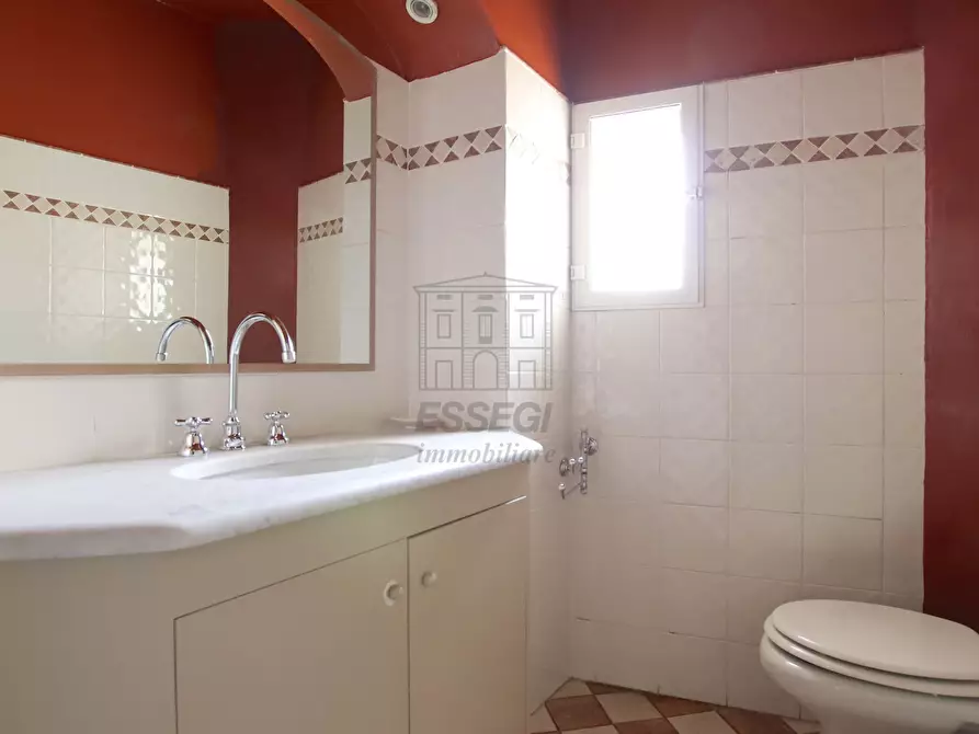 Immagine 12 di Appartamento in vendita  in Via Fillungo 113 a Lucca