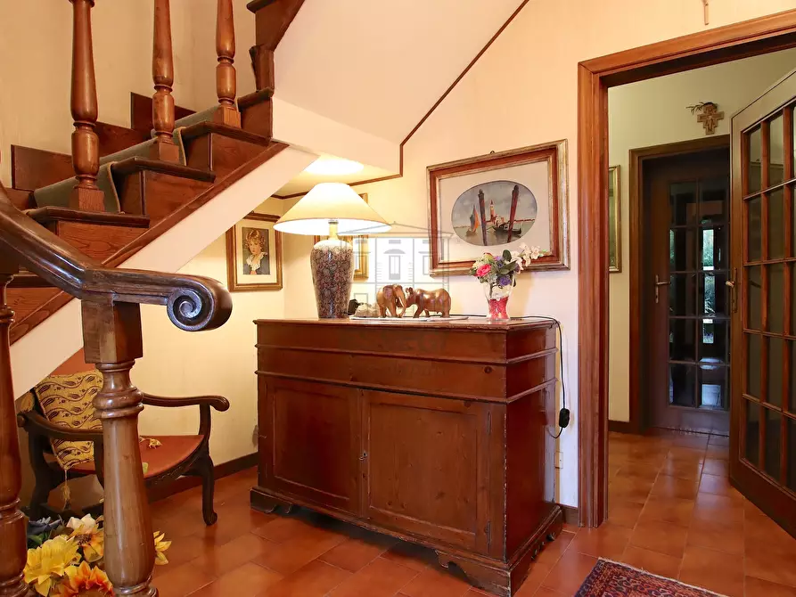 Immagine 5 di Villa in vendita  in Viale G. Puccini 1718 a Lucca