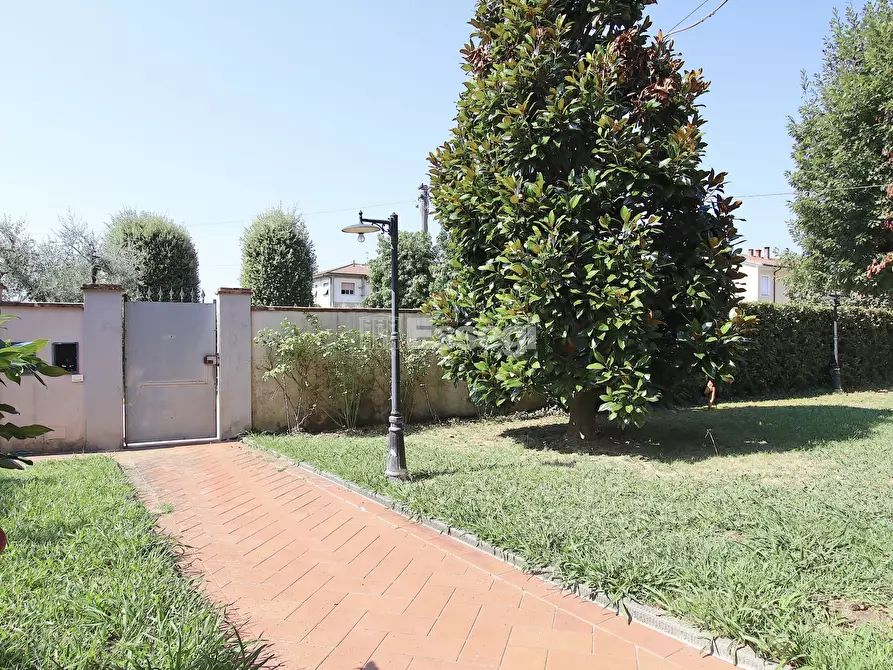 Immagine 4 di Villa in vendita  in Via del Parco 49 a Capannori