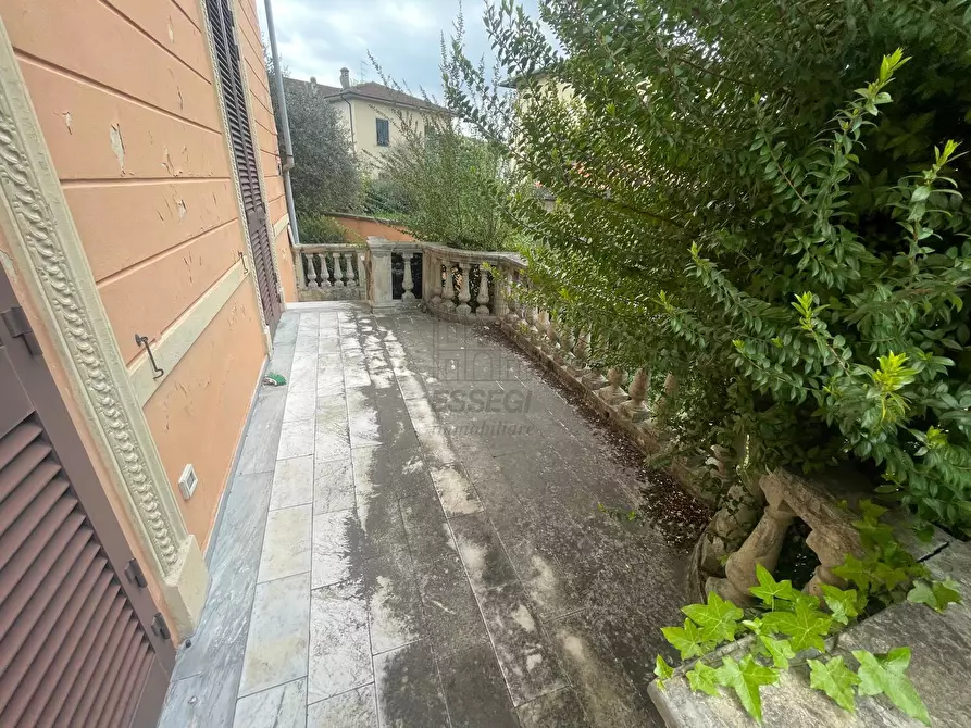 Immagine 5 di Villa in vendita  in Viale Luporini 97 a Lucca