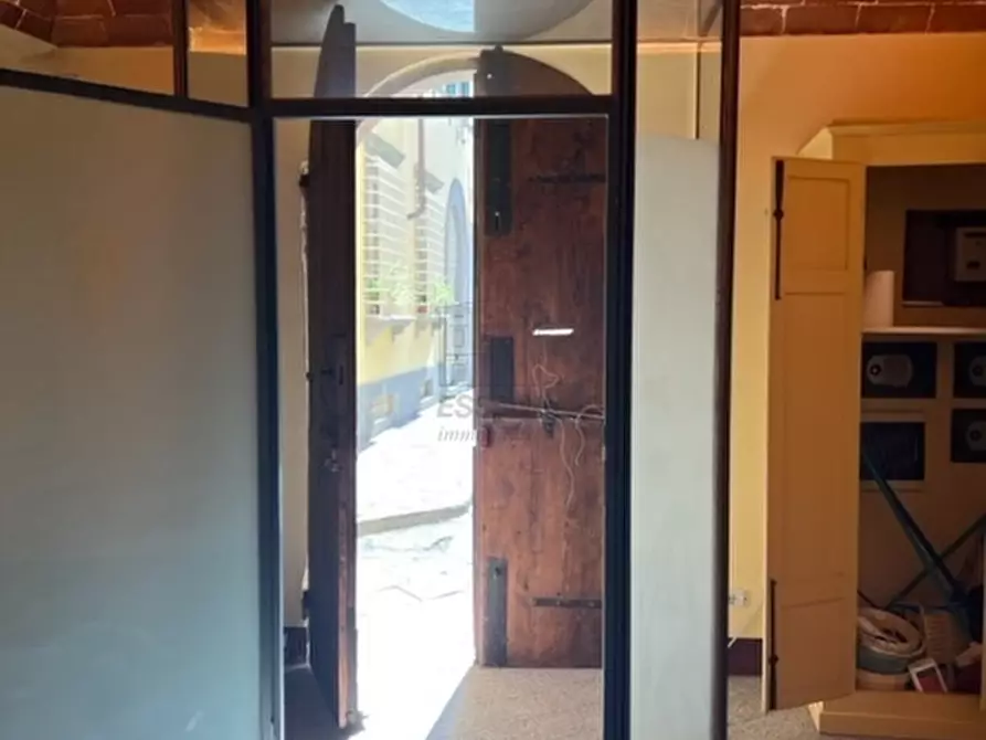 Immagine 12 di Locale commerciale in vendita  in Via Mordini a Lucca