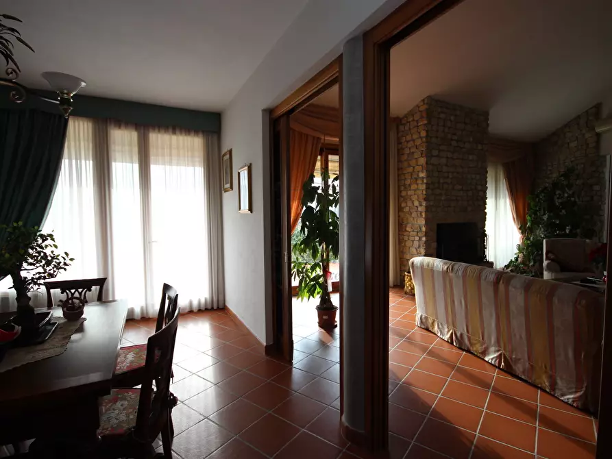 Immagine 15 di Villa in vendita  in via delle foreste a Lucca