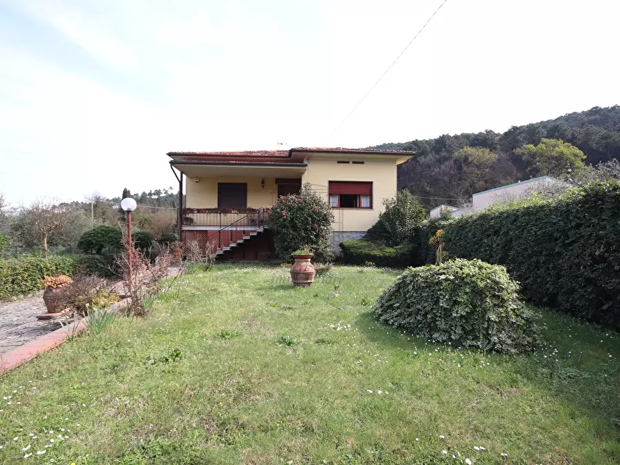 Immagine 1 di Villa in vendita  in Via Capo di Vico 3A a Lucca