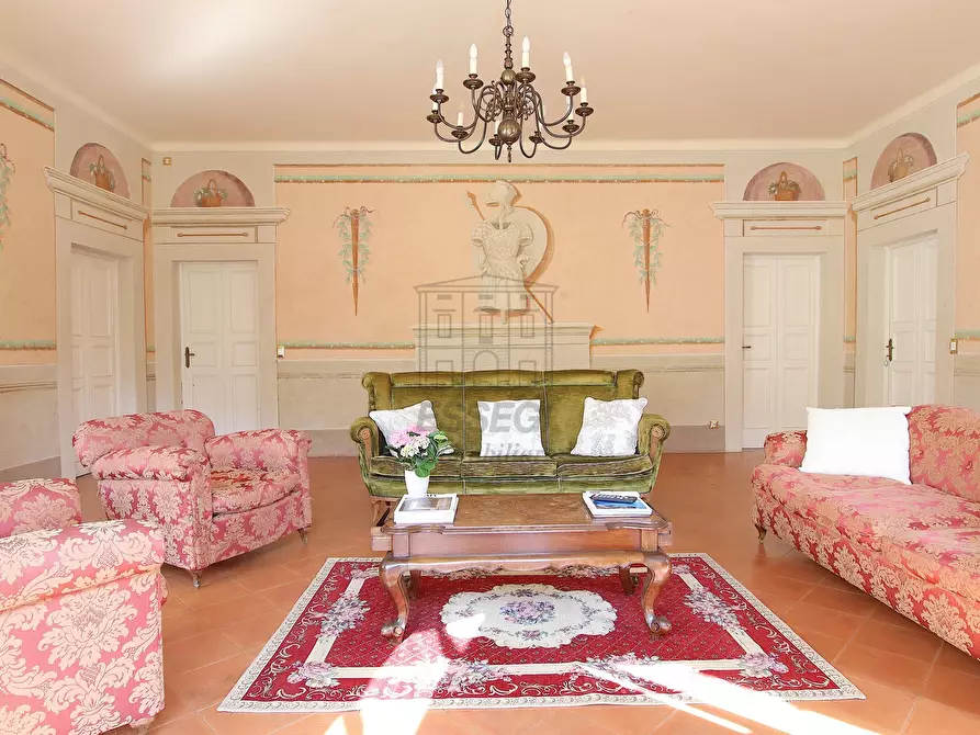 Immagine 2 di Villa in vendita  in vicopelago a Lucca
