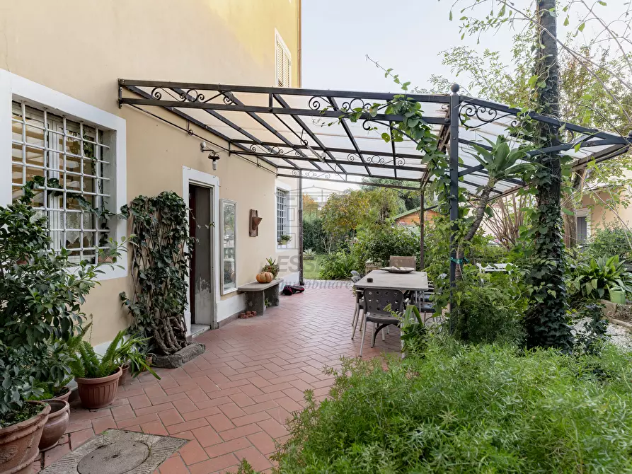 Immagine 1 di Villa in vendita  in Via della Santissima Annunziata 1622 a Lucca