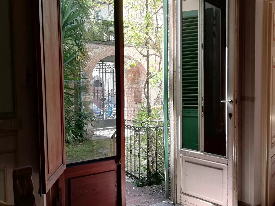 Immagine 21 di Appartamento in vendita  in via busdraghi a Lucca