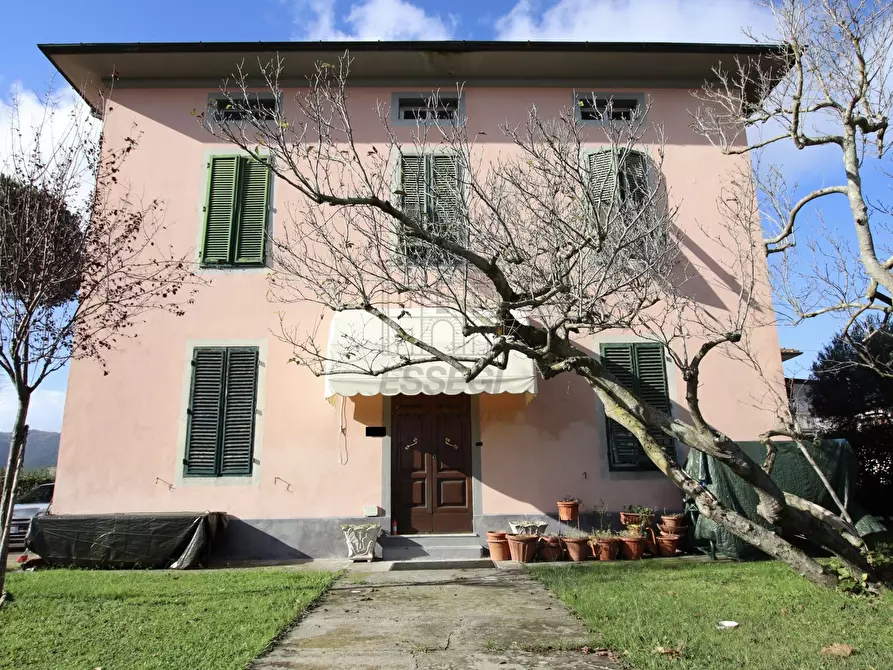 Immagine 1 di Villa in vendita  in Via di Vitricaia, Sorbano del Giudice 241 a Lucca