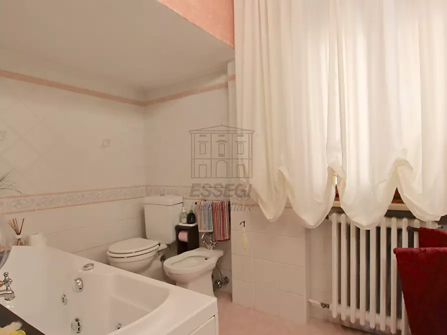Immagine 38 di Villa in vendita  in Via Comunale Campolungo 51 a Lucca