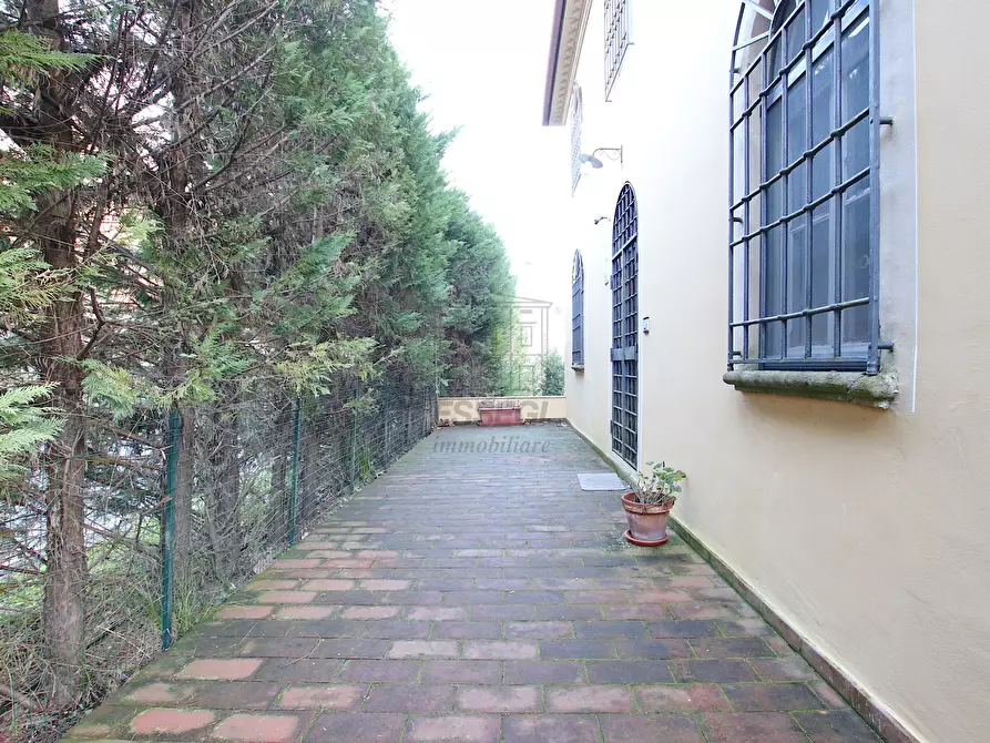 Immagine 6 di Villa in vendita  in via di montecatino a Lucca