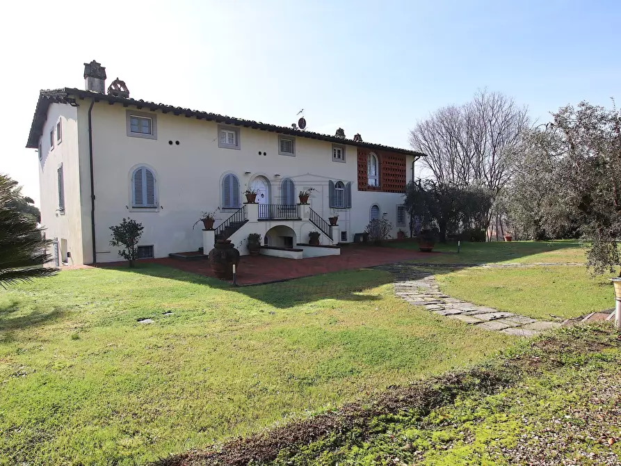 Immagine 1 di Villa in vendita  in Via del Cimitero di Ciciana a Lucca