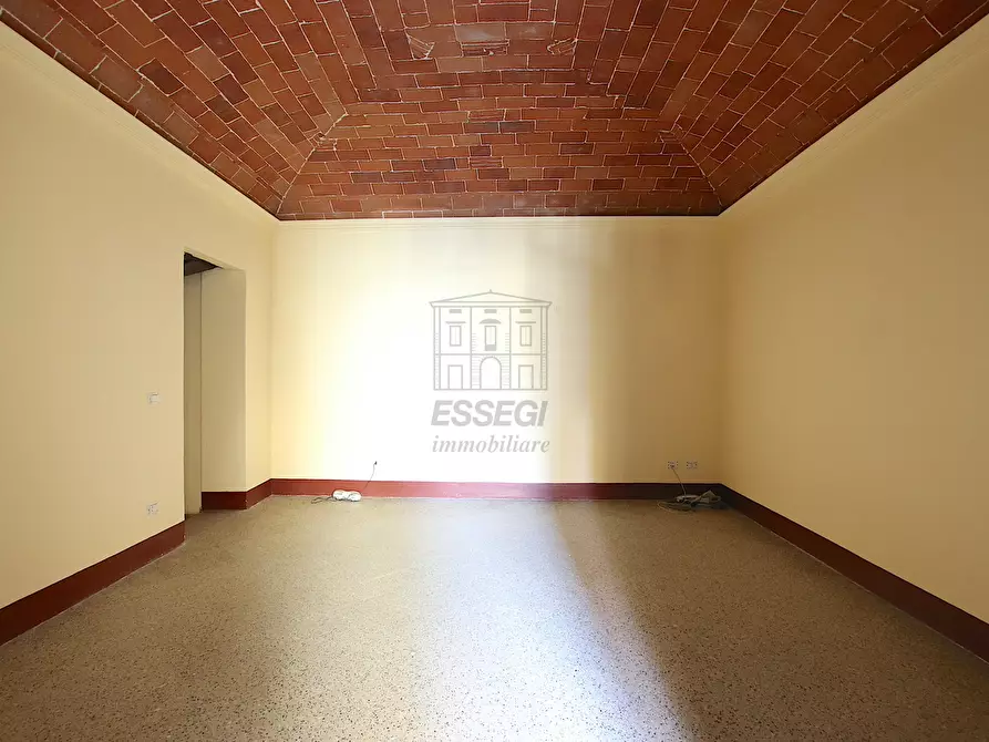 Immagine 11 di Locale commerciale in vendita  in Via Mordini a Lucca