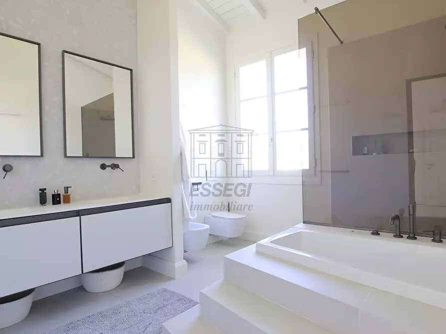 Immagine 25 di Villa in vendita  in Via Don Emilio Angeli a Lucca