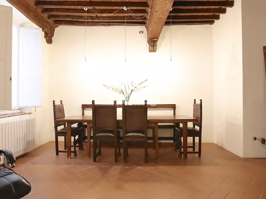 Immagine 13 di Appartamento in vendita  a Lucca