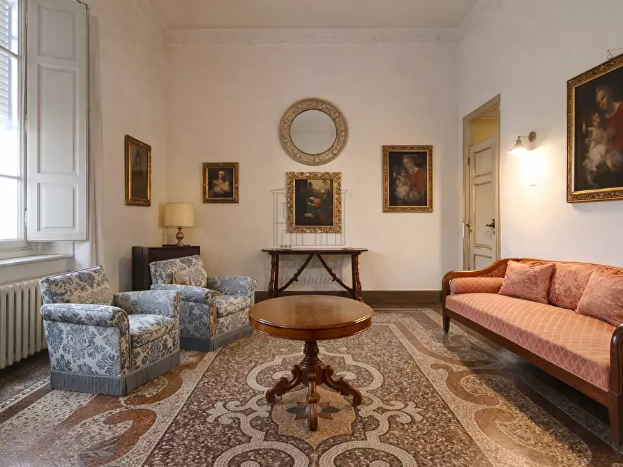 Immagine 1 di Appartamento in vendita  a Lucca