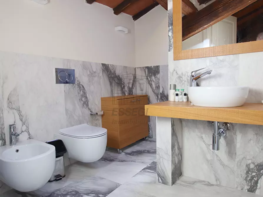 Immagine 30 di Appartamento in vendita  in Via del Portico 13 a Lucca