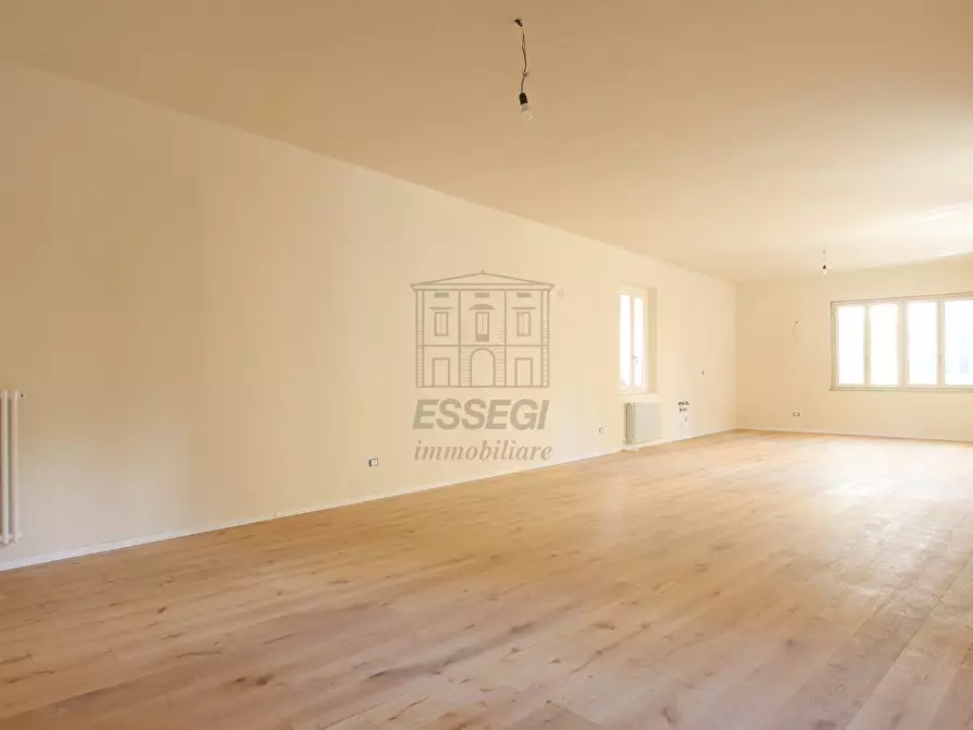 Immagine 6 di Appartamento in vendita  in Piazza San Michele a Lucca