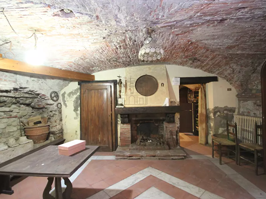 Immagine 29 di Locale commerciale in vendita  in via busdraghi a Lucca