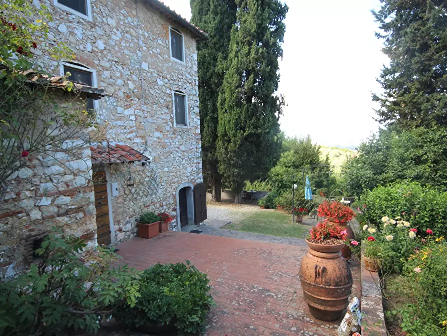 Immagine 14 di Rustico / casale in vendita  a Lucca