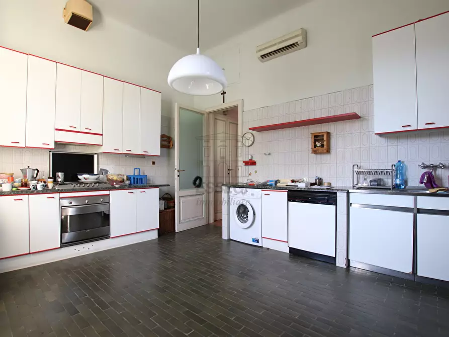 Immagine 35 di Villa in vendita  in via barsanti e matteucci a Lucca