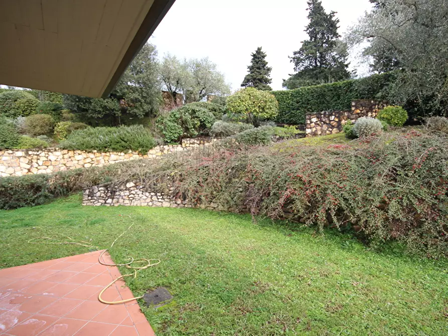 Immagine 5 di Villa in vendita  in via delle foreste a Lucca