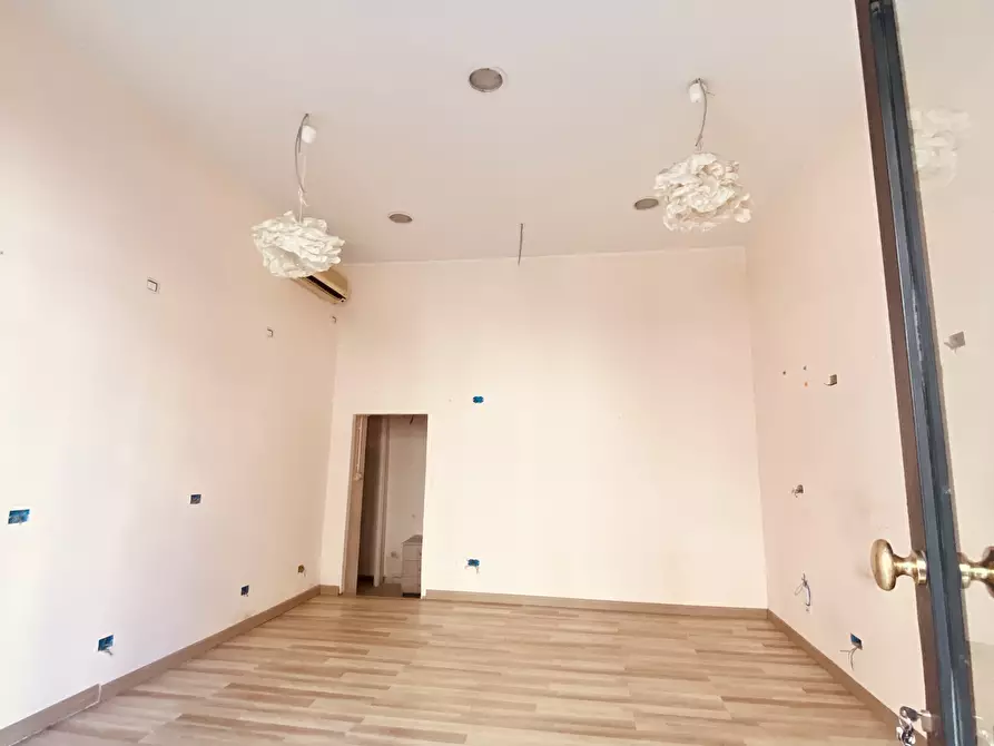 Immagine 3 di Locale commerciale in affitto  in Via Cuzzocrea 4 a Reggio Di Calabria