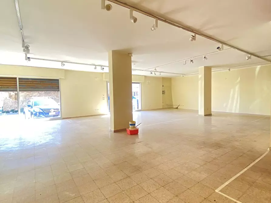 Immagine 3 di Locale commerciale in affitto  in Via Sbarre Superiori 58 a Reggio Di Calabria