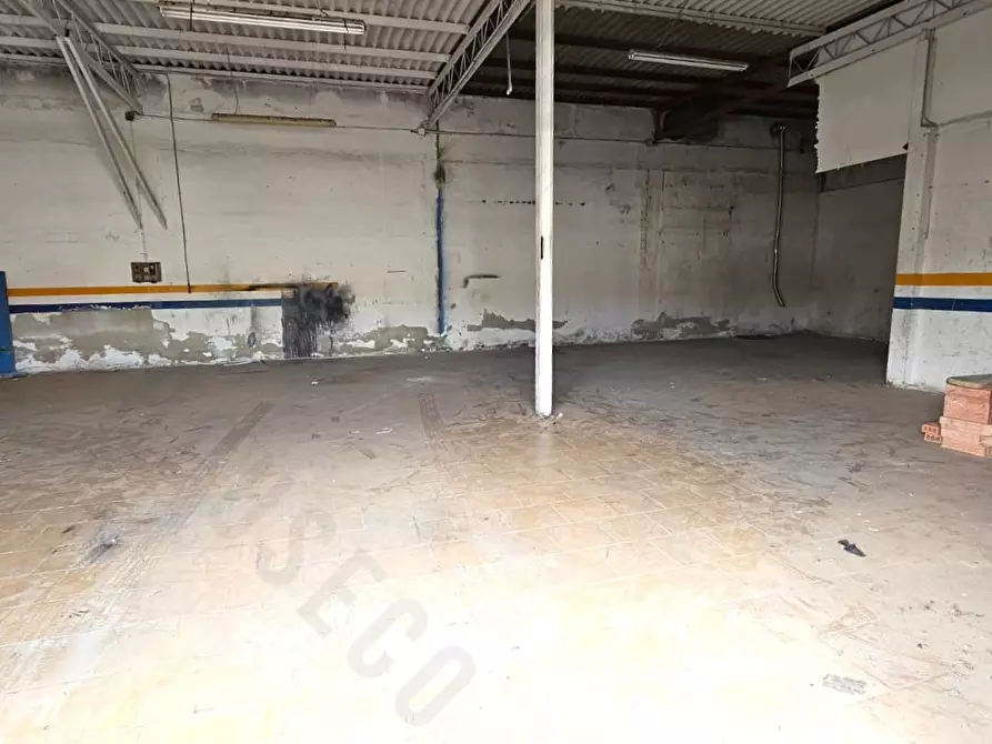 Immagine 5 di Magazzino in vendita  a Selargius