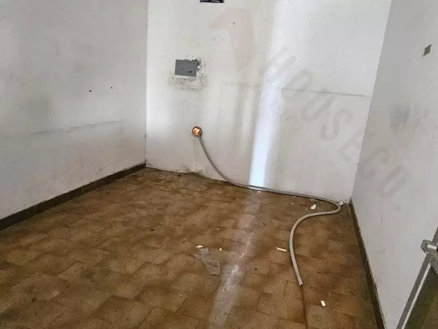 Immagine 4 di Magazzino in vendita  a Selargius