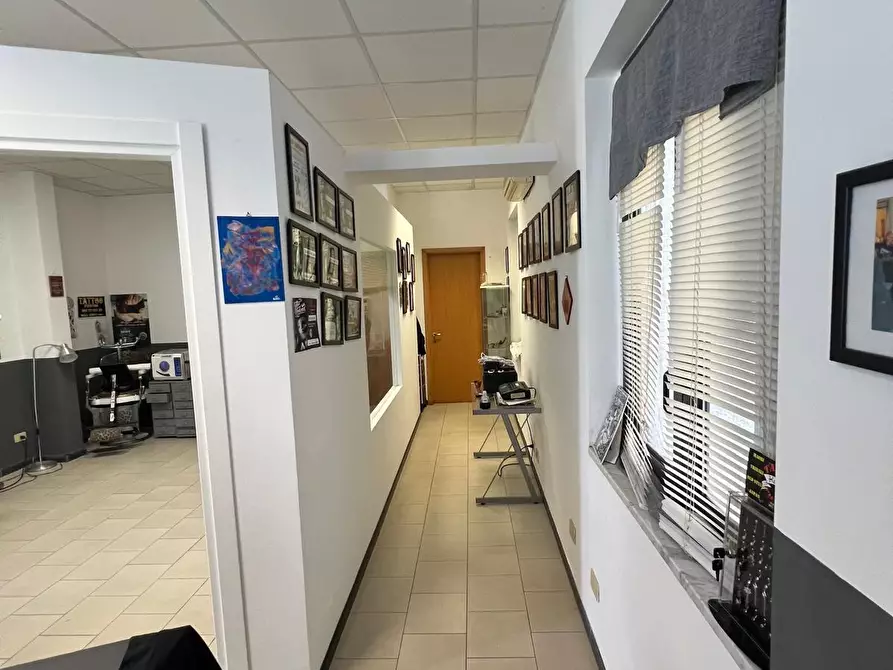 Immagine 5 di Ufficio in vendita  a Sarzana