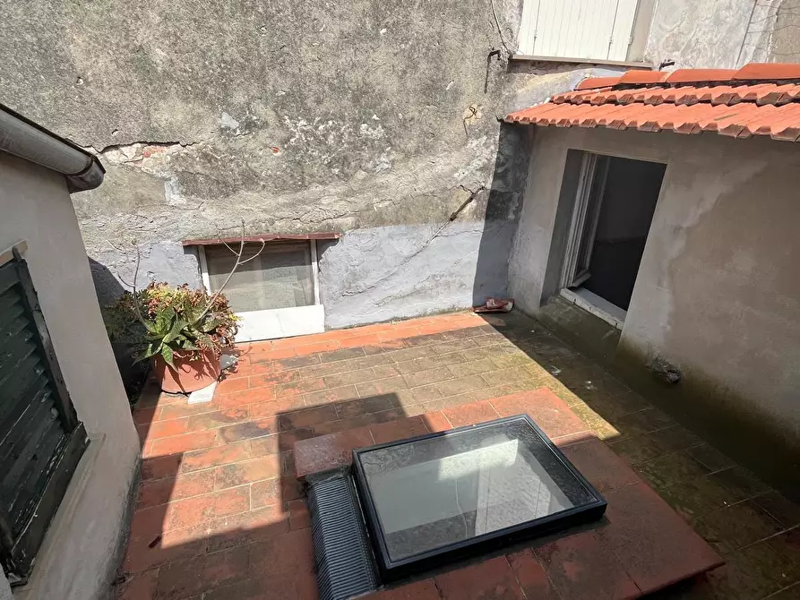 Immagine 16 di Pentalocale in vendita  in Piazza XIII Dicembre 6 a Ameglia