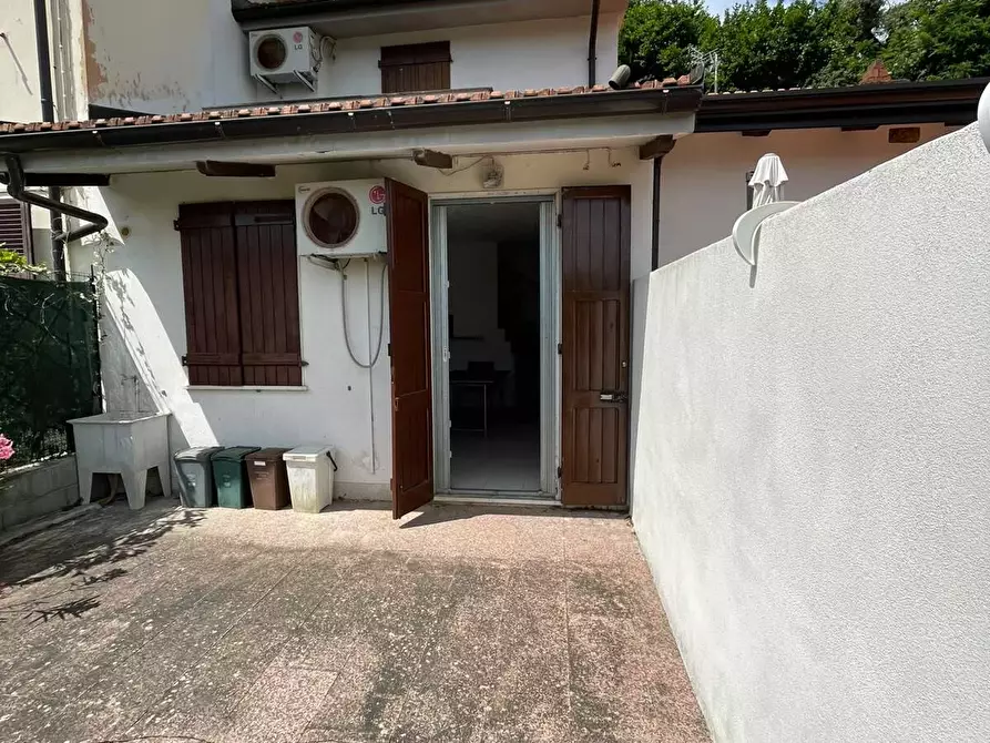 Immagine 3 di Porzione di casa in vendita  a Ameglia